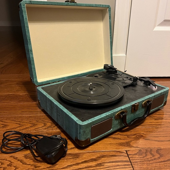 Record player - Picture 1 of 4